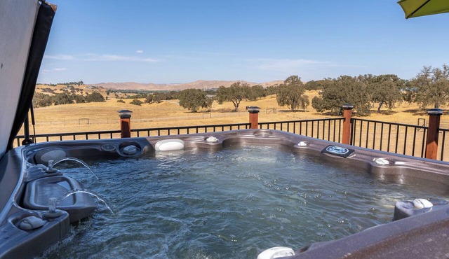 Paso Robles Estate w/Hot Tub, Game Room & Views