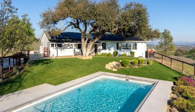 Paso Robles Wine Country Stay, Pool and Views