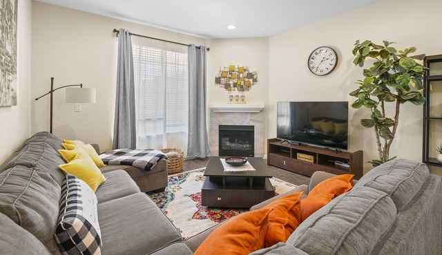 Peaceful bright 4BD 4BTH house close to Disneyland, beaches