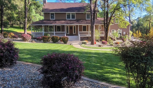 Peaceful Cool CA Gold Country Retreat - Hot Tub, BBQ, Home Theater & Game Tables