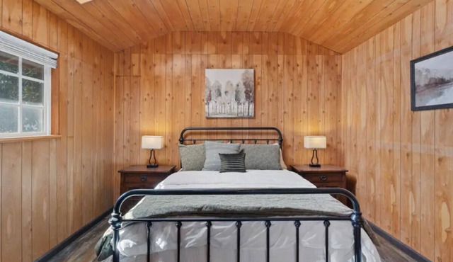 PEACEFUL ONE BEDROOM GUEST HOUSE ON A RANCH in Santa Rosa Valley