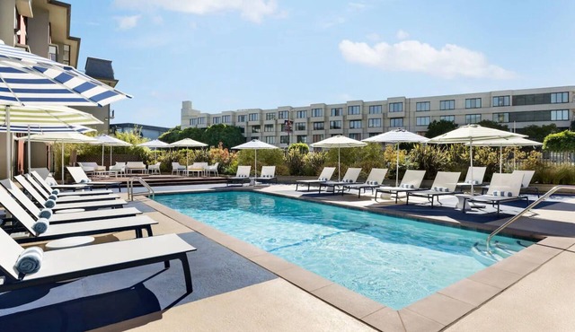 Peaceful Retreat Steps From Pier 39 | 2 Stunning City View Rooms w/Pool Access