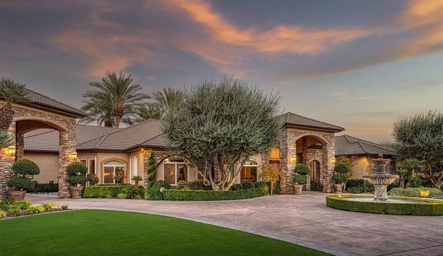 Perfect Family Villa in California. Located close to highway 99