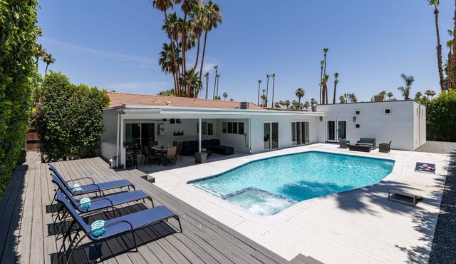 Perry's Paradise – Palm Springs Resort Retreat