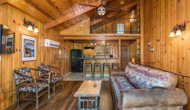 Pet-Friendly Mountain Retreat by Bass Lake near Yosemite