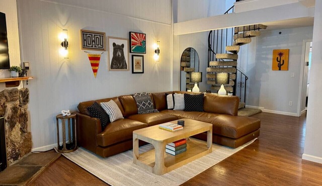 Pet Friendly | Spa, Deck & Ski Access | Sleeps 10