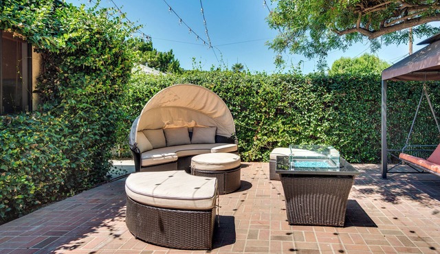 Pet-Friendly Van Nuys Home w/Patio & Fire Pit
