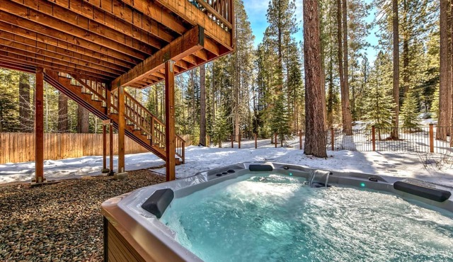 Pine Tree Paradise - Hot Tub, Skiing, BBQ
