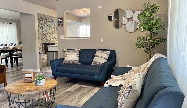 Pineland Getaway, 4 Queen + 2 Twin ~ Central location
