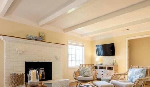 Pleasure Point Getaway with hot tub, dog friendly!