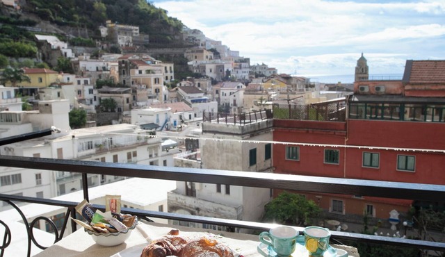 Prima Luce Holiday House - Cozy Apartment in Amalfi Center
