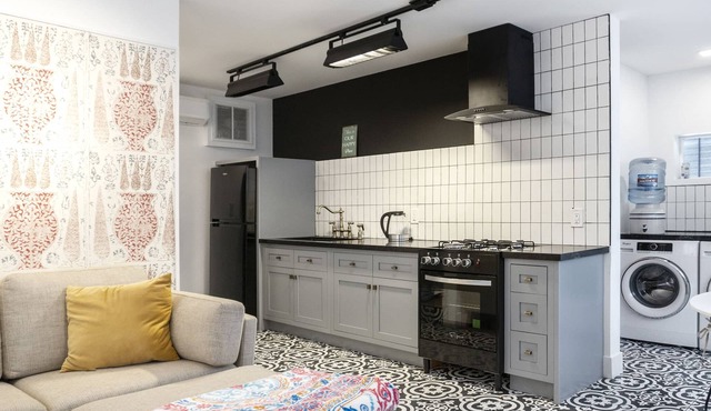 Prime Beverly Hills Luxury Unit