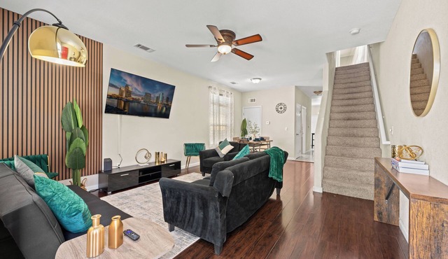 Prime Location: Modern Comfort 5 Minutes from Zoo, Beach & Downtown