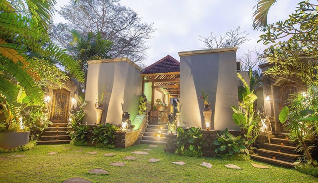 private 4-bedroom villa with Infinity pool in peaceful Ubud