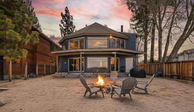 Private Beach, Lakefront Home, Close to Everything