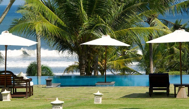 Private Beachside Escape with Lush Grounds – Bali Villa 1044