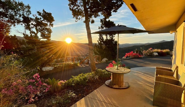 Private Casita-Beautiful Valley Views, Outdoor patio with bar