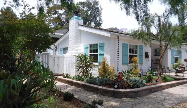 Private Cottage! Easy Walk Through The Park To Encinitas And Moonlight Beach.