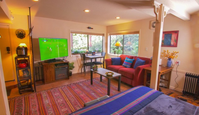 Private Edmonds Studio Apartment in Edmonds