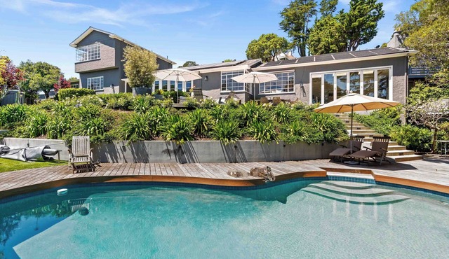 Private four bedroom home, minutes from town, views of SF in Mill Valley
