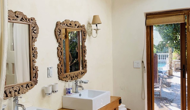 Private French Farmhouse Studio Suite With Stone Pool/Hot Tub/BBQ