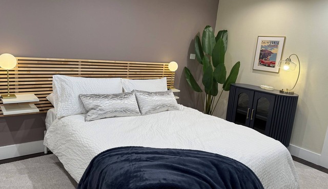 Private getaway in the hills of Studio City min to Universal Studios & Hollywood