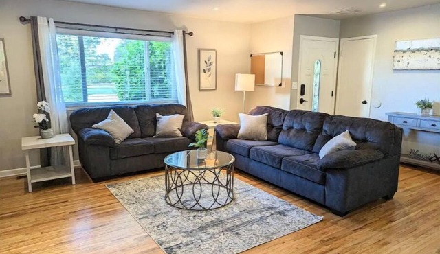 Private Oasis w Hot Tub & Pool near Folsom Lake! Parking for Boat and RV!