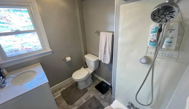 Private Pet Friendly Single Family Home in Derry