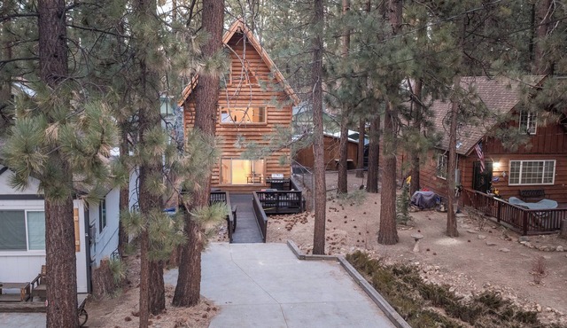 Private Sauna & Jacuzzi + BBQ Deck