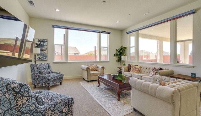 Private Yard & Patio! Modern Manteca Gem