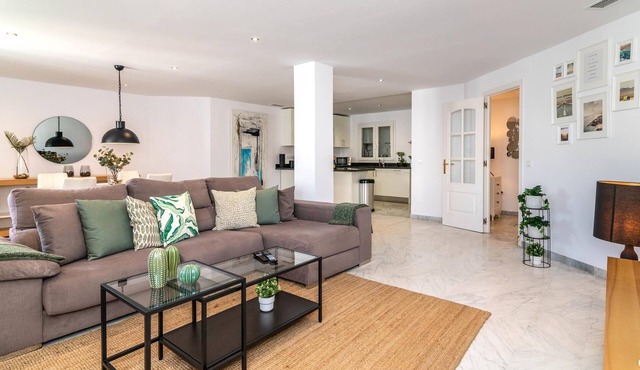 Puerto Banús Finest 2-BDRM apt- 50 metres to Beach