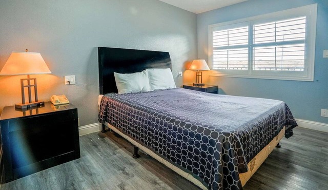 Queen Bed Non-Smoking