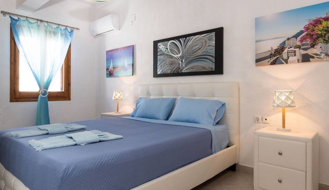 QUIET FULLY EQUIPPED APARTMENT FOR FOUR IN THE HEART OF THE TOWN