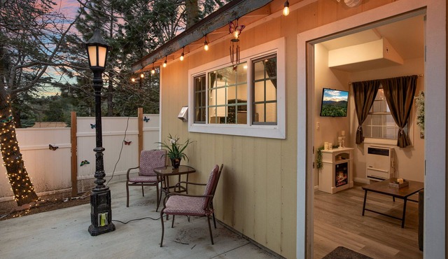RARE Candlelight Cottage - Cozy Private Modern Romantic