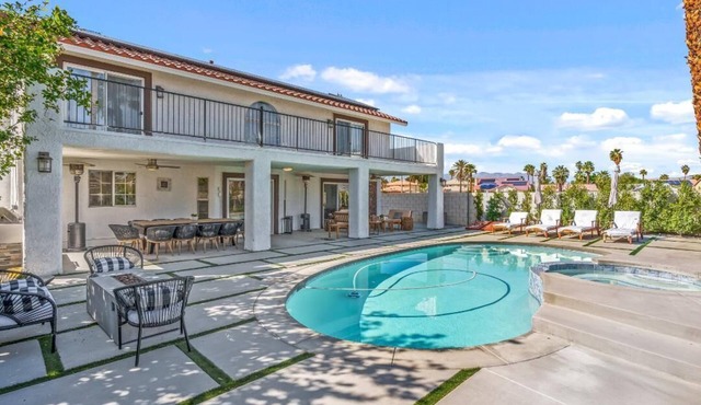 Recently remodeled and light and brigh open floor concept.