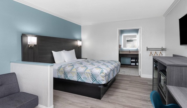 Red Lion Inn & Suites Lemoore