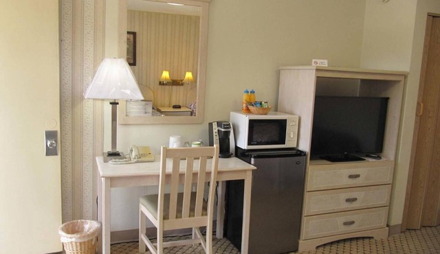 Redwood Inn