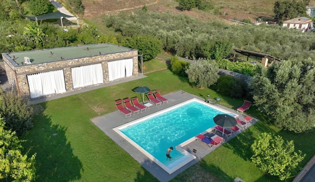 Refined and welcoming Villa with private pool surrounded by nature