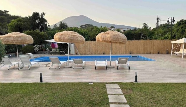 Relaxation with Jacuzzi and Pool between Pompeii and Capri