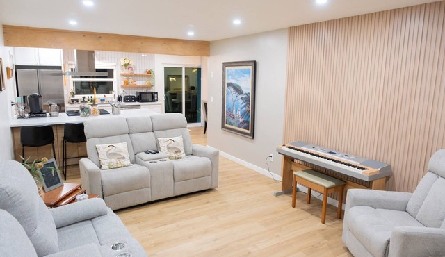 Relaxed Modern Comfort - 3 BR Home in Clairemont