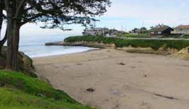 Relaxing 3 bedroom Santa Cruz house, 5min to beach