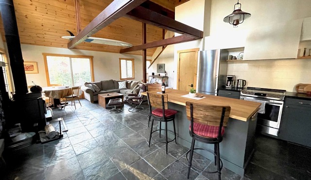 Renovated and Uncluttered Cabin Near Sugar Bowl and Royal Gorge