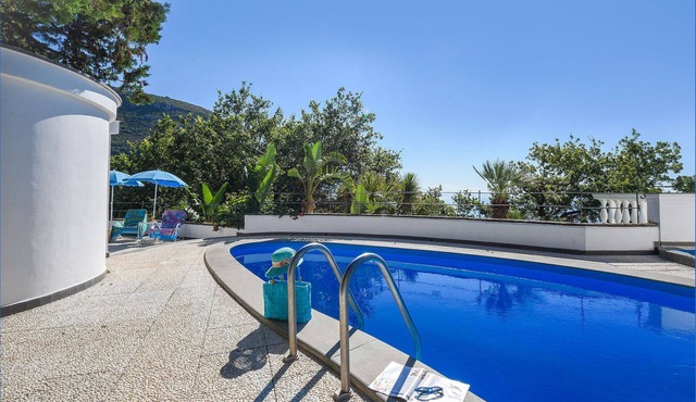 Rentals in Italy - Villa Lamaro with large terrace, pool, garden and sea view