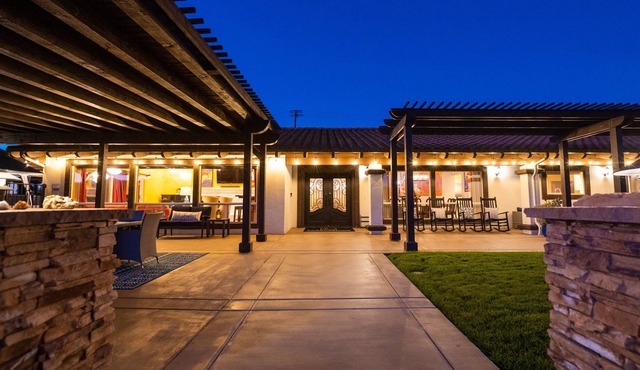 Resort Like Family Oasis - Sleeps 15-18 Comfortably!
