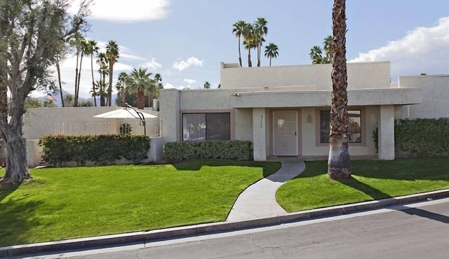 Restful Palm Desert Oasis