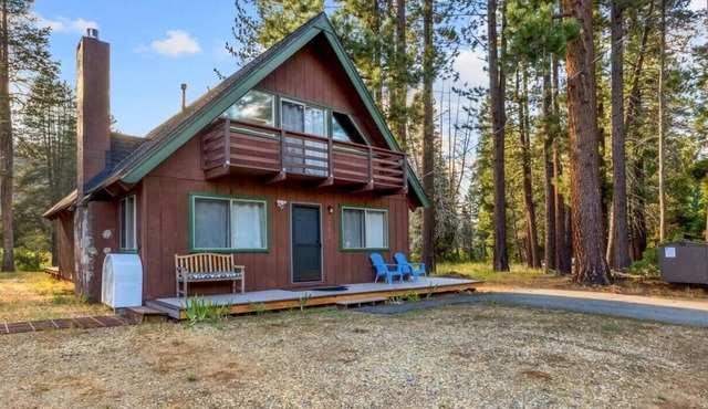 River Front Chalet, quiet location 2782B