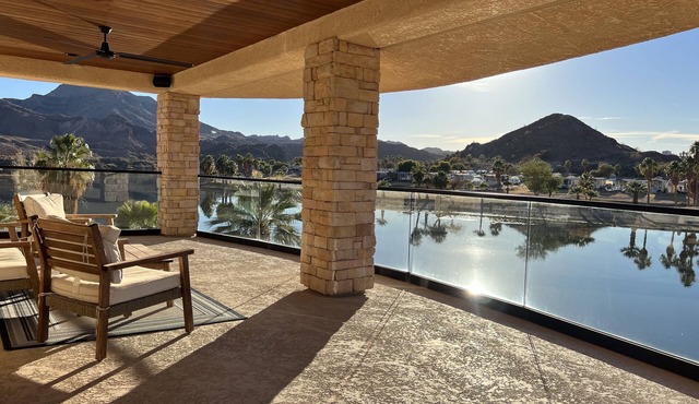 Riverfront with private dock, river views from every room & arcade games!