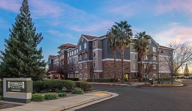 Rocklin Suite with Kitchen | Free Daily Breakfast