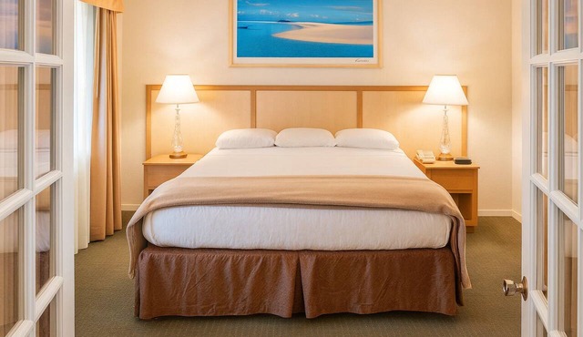 Romantic Beach Getaway! Full Kitchen, Free Parking, Steps to Avila Beach Pier