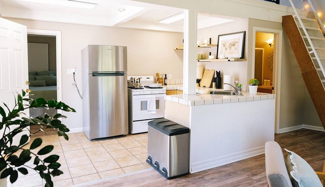 Romantic Forest Hideaway Wine, Hike, Relax in Santa Cruz Mountains